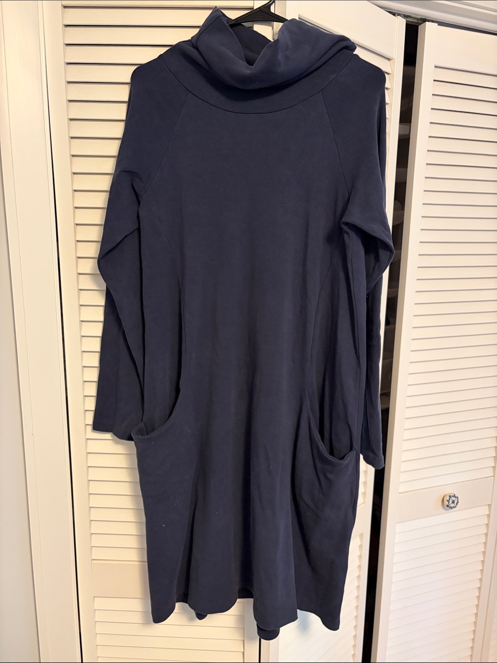 Women’s Navy Long-Sleeve Cowl Neck Pocket Dress